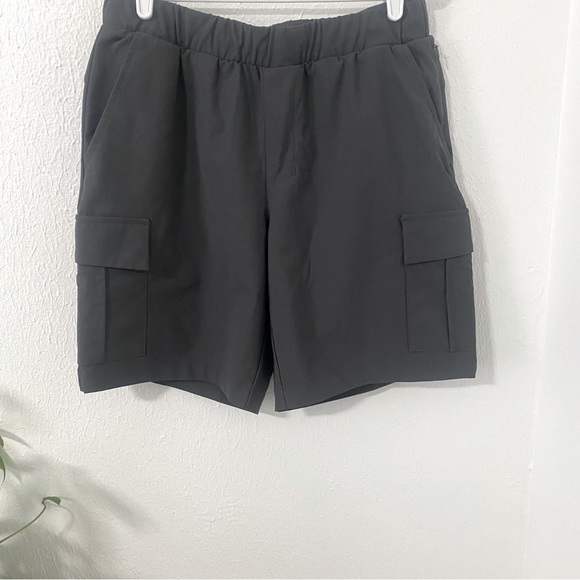 Old Navy Men’s Hybrid Tech Pull-On Cargo Shorts Size Medium Elastic Waist - Picture 1 of 8